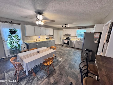 991 Hardesty Loop Rd, Newport, NC 28570 - photo 4