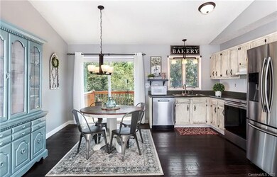 21 Apple Blossom Ln unit 11, Hendersonville, NC 28792 - photo 5