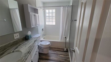 Apartment D Bathroom