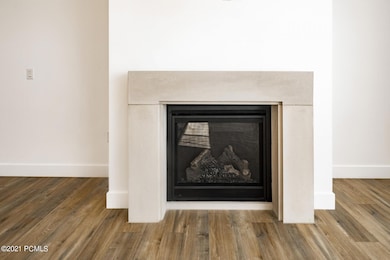 5_Living-Room_1800x1200_3632075