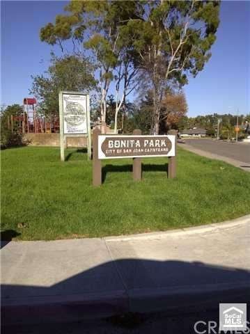 Neighborhood parks and walking distance to Element