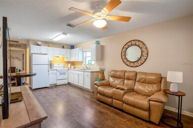 KITCHEN/LIVING ROOM COMBO