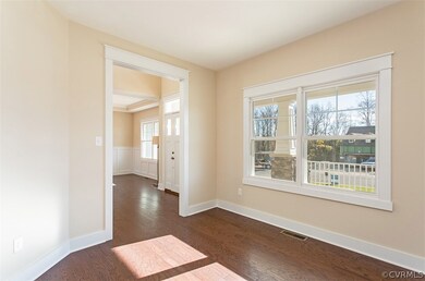 Large space, great for an office or study off the