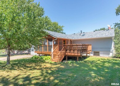 5716 Oakbrook Rd, Davenport, IA 52806 - photo 3