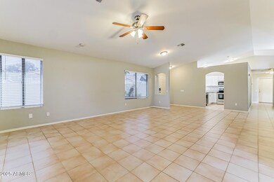 004-photo-living-room-14577914
