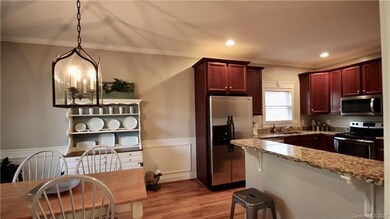 Well designed floorplan with large kitchen and din
