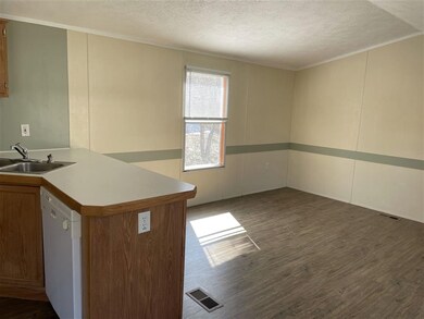 20 Old Henniker Rd unit 34, Hillsborough, NH 03244 - photo 2