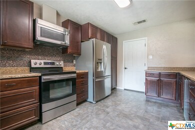 608 Cedar Dr, Copperas Cove, TX 76522 - photo 5