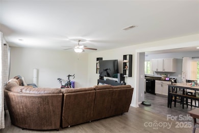 1518 Glenbar Ct, Clover, SC 29710 - photo 2