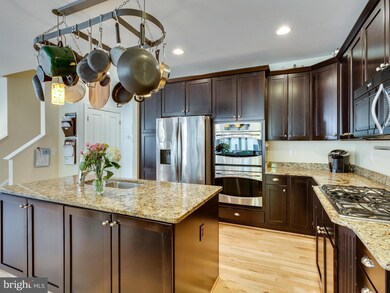 1004 Hillcrest Dr SW, Vienna, VA 22180 - photo 5