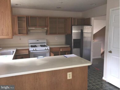 7211 Willow Hill Dr, Capitol Heights, MD 20743 - photo 3