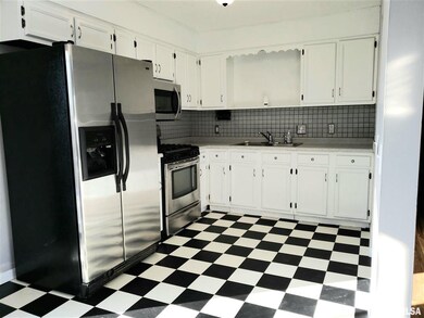 4215 W 16th St, Davenport, IA 52804 - photo 5