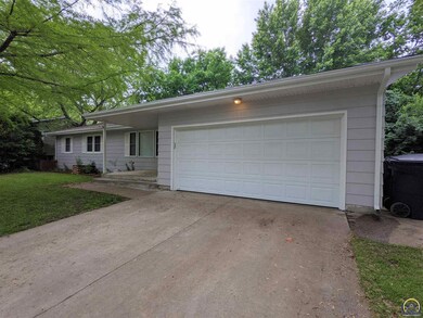 3337 SW James St, Topeka, KS 66614 - photo 3