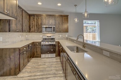 745 NW Rimrock Dr, Redmond, OR 97756 - photo 5