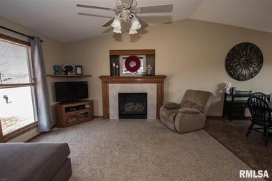 6615 Brookview Ln, Davenport, IA 52806 - photo 5