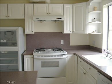 Light & bright kitchen