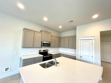 Kitchen with appliances with stainless steel fini