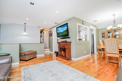 11 Seguine Place, Staten Island, NY 10312 - photo 7