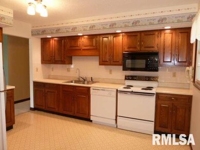 450 Southgate St, Lincoln, IL 62656 - photo 7