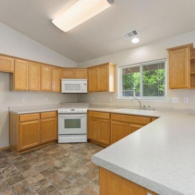 2067 SW Colorado Ln, Grants Pass, OR 97527 - photo 4