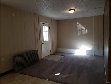 592 Main St unit Rear, Slatington, PA 18080 - photo 5