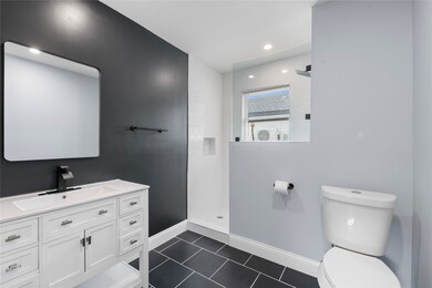 4120 Linn St unit B, Houston, TX 77026 - photo 6