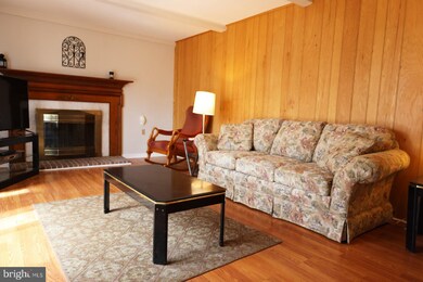 2286 Dosinia Ct, Reston, VA 20191 - photo 4