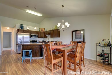 Kitchen & Dining