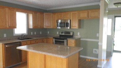 203 Lansing Ct, Jacksonville, NC 28540 - photo 2