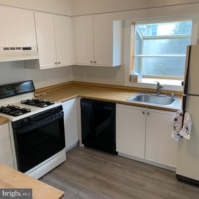 3008 Hickory Grove Ct, Fairfax, VA 22031 - photo 4