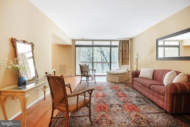 1675 Parkcrest Cir unit 4E/300, Reston, VA 20190 - photo 2