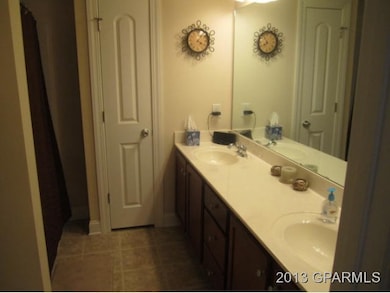 2301 Saddleback Dr unit B, Winterville, NC 28590 - photo 4