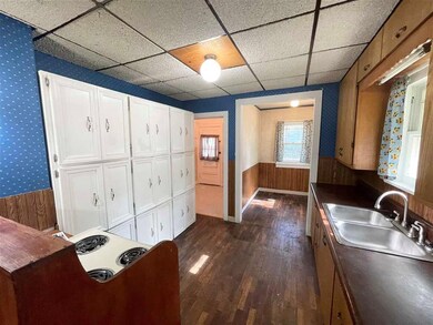 724 E 7th St, Newton, KS 67114 - photo 5