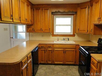 130 Hugo Ln, Statesville, NC 28677 - photo 4