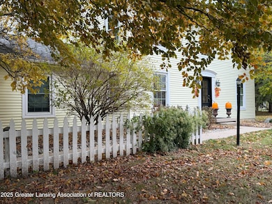 1572 Wenonah Dr, Okemos, MI 48864 - photo 3