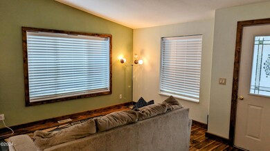 03-Living Room 380 Seagrove Lp