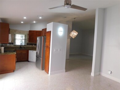 2851 River Run Cir W, Miramar, FL 33025 - photo 7