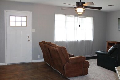 708 Carver St, Whitesboro, TX 76273 - photo 4