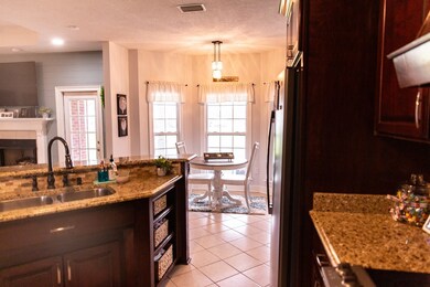 703 Newton Dr, Adel, GA 31620 - photo 4