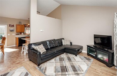 2525 Eagle Point Ct, Des Moines, IA 50320 - photo 4