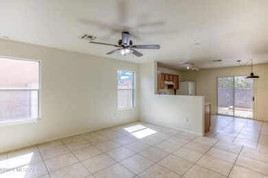 7 Living Room photo b-3