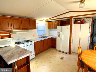 21 Daltons Trailer Park unit 21, Bear, DE 19701 - photo 2