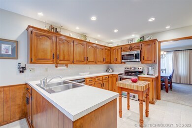 2523 Regency Rd, Bartlesville, OK 74006 - photo 7