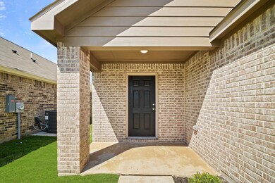1702 Luke St, Ennis, TX 75119 - photo 2