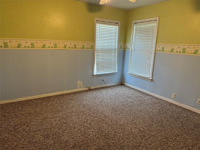 605 S Howeth St, Gainesville, TX 76240 - photo 7