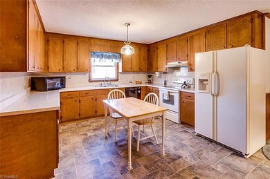 2742 Old Cox Rd, Asheboro, NC 27205 - photo 2