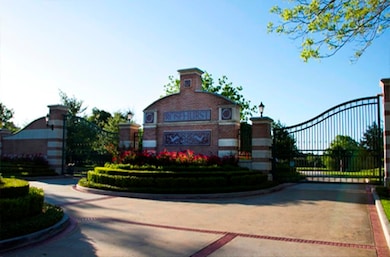 19302 Whispering Grove E, Tomball, TX 77377 - photo 2