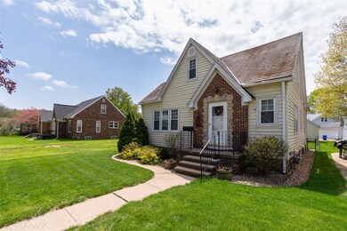 2038 D St SW, Cedar Rapids, IA 52404 - photo 2