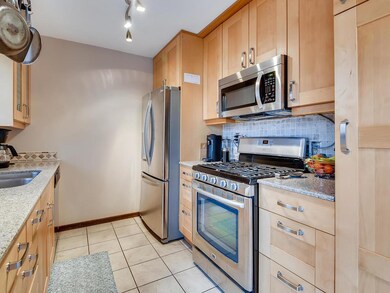 6471 Lancaster Lane N Maple-007-008-Kitchen-MLS_Si