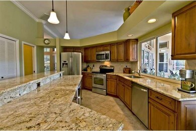 Large breakfast bar and pass-through window to Lan